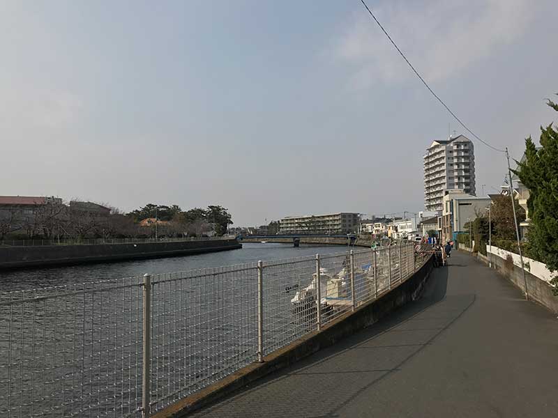 江ノ島へ流れる境川