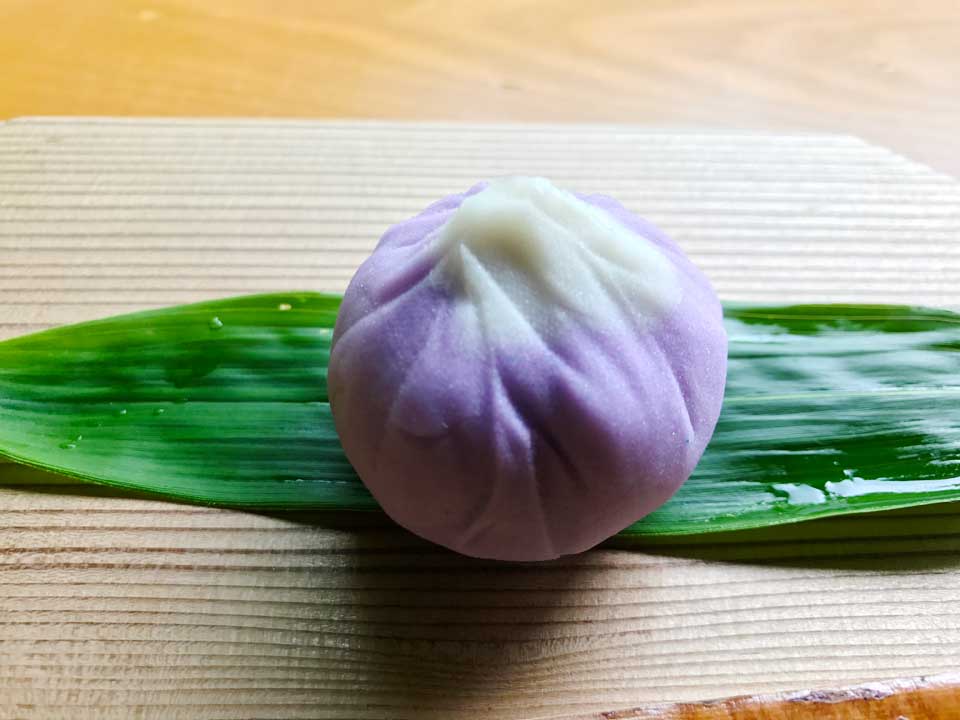 北鎌倉の老舗和菓子店「こまき」の花を模した和菓子