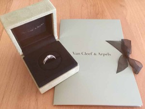値上がりした【ヴァン クリーフ＆アーペル】の婚約指輪を買ったらおまけチョコが付いてきた！