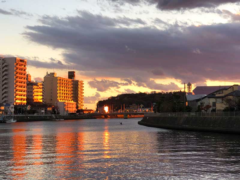 リバーサイドの江ノ島と夕焼けも素敵