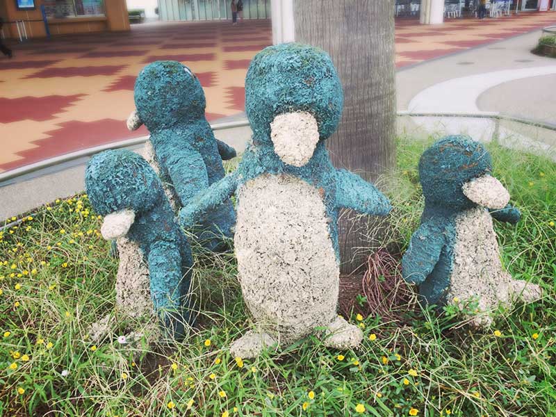 【江ノ島Instagramスポット】新江ノ島水族館入口のペンギンと亀が怖い件！