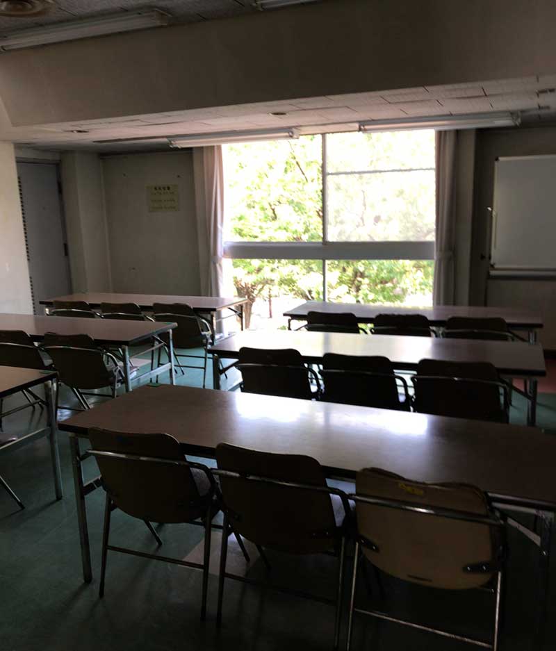 誰もいない教室