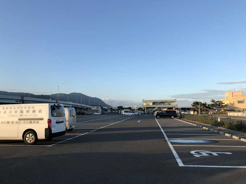 照ヶ崎海岸の駐車場はガラガラ