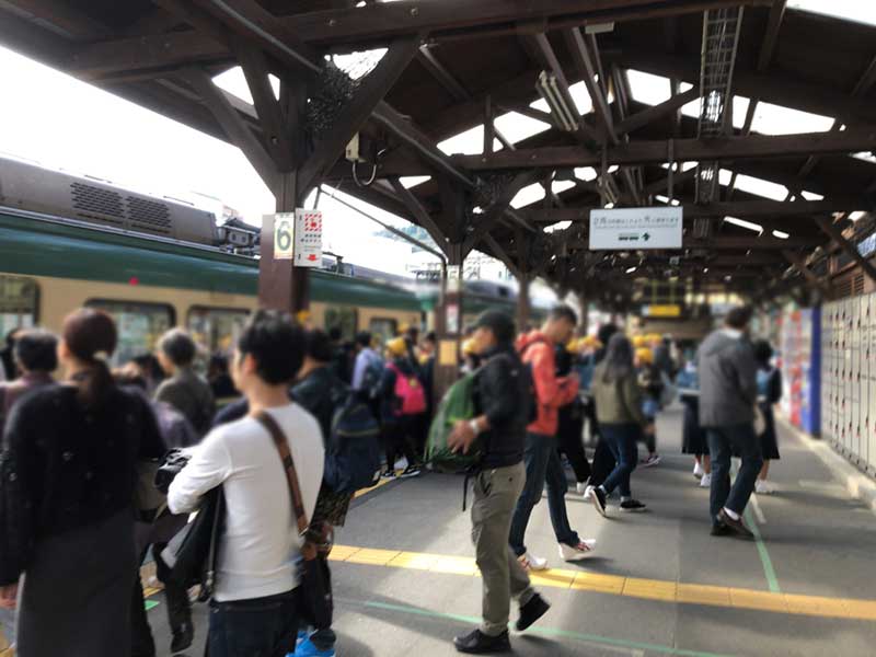 11月の長谷駅の混雑具合