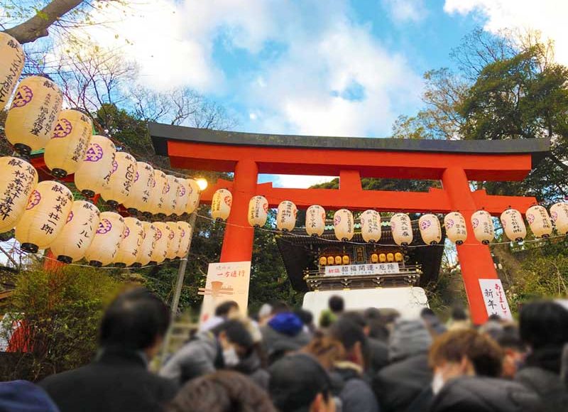 【2019初詣・江島神社辺津宮】混雑少なめ！正月休日昼間でも行列待ちは30分から1時間ぐらい！