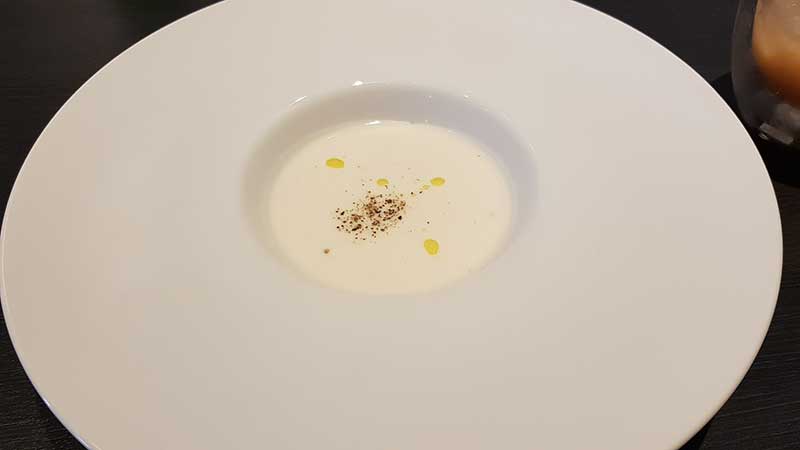 トリュフ風味の千葉県産里芋のスープ