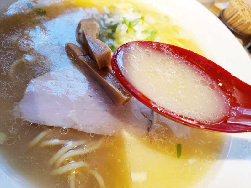 濃厚な魚介スープ