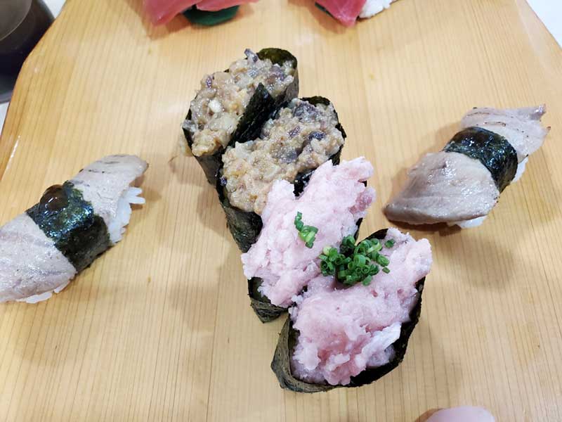 色々な種類のマグロ寿司が一気に楽しめる！