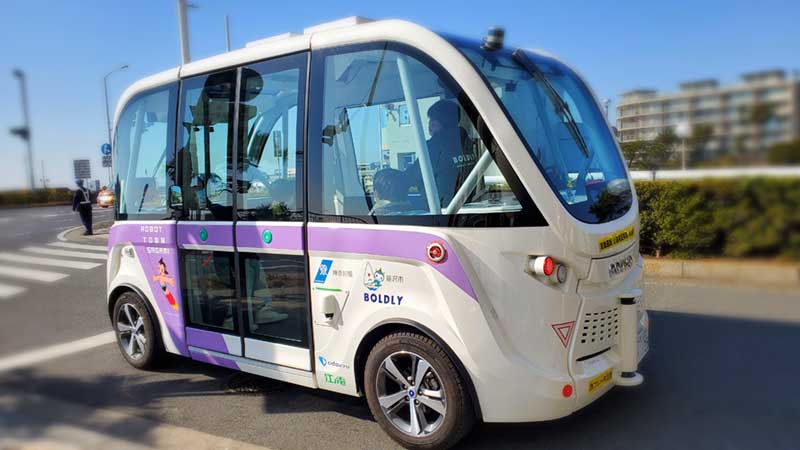 【江ノ島で自律走行実証車と遭遇】「ROBOT TOWN SAGAMI」の自動運転バスの実験か？