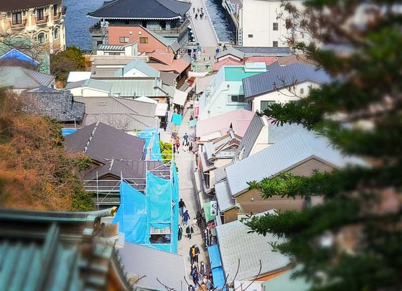 【2021年緊急事態宣言下の江ノ島】参道も神社も人はまばら、飲食店は半数以上が営業中